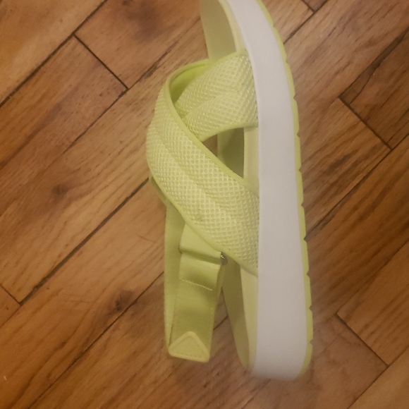 UGG sandals - Picture 6 of 8